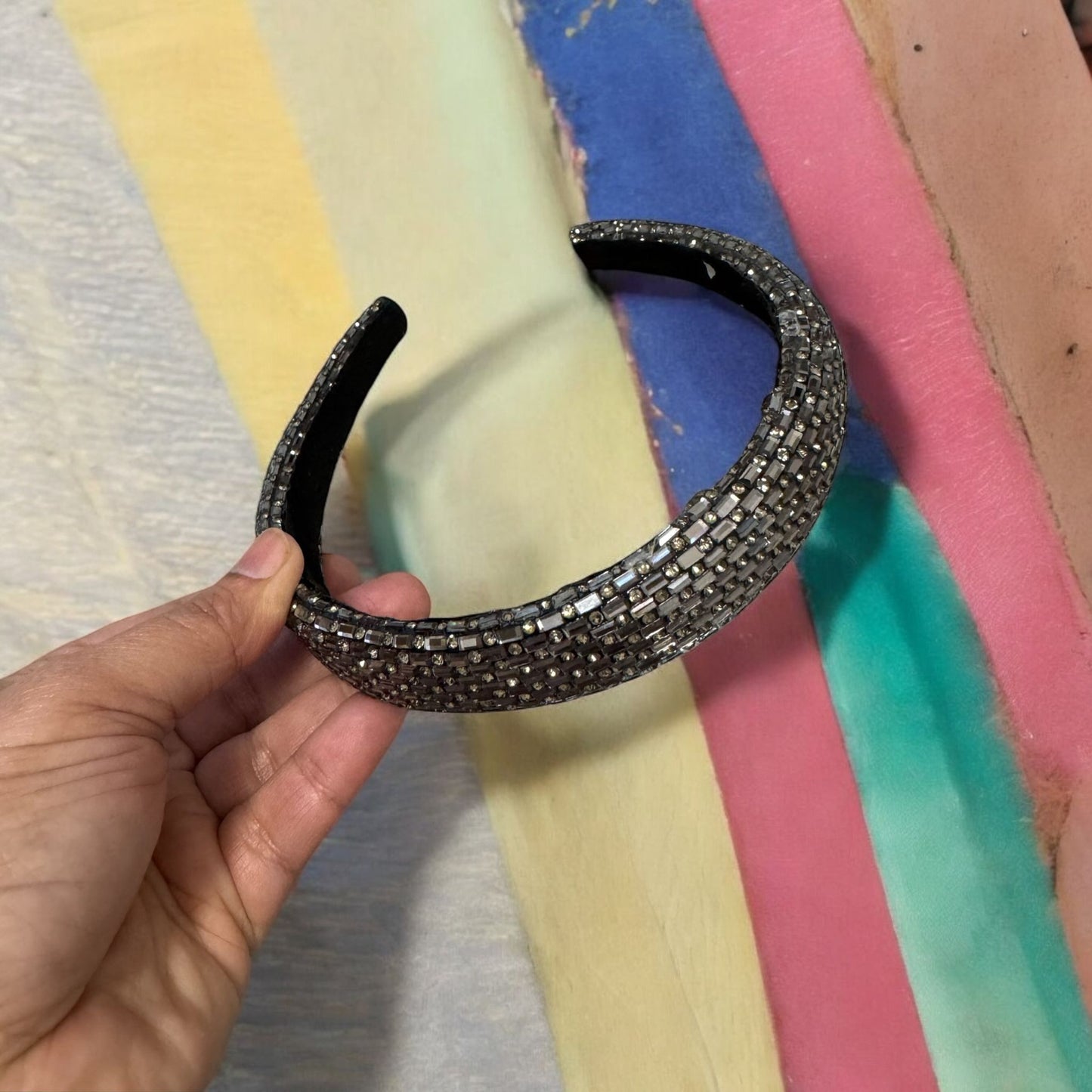 1" Inch Dash & Dot Pattern Rhinestone Padded Crystal Headband Black