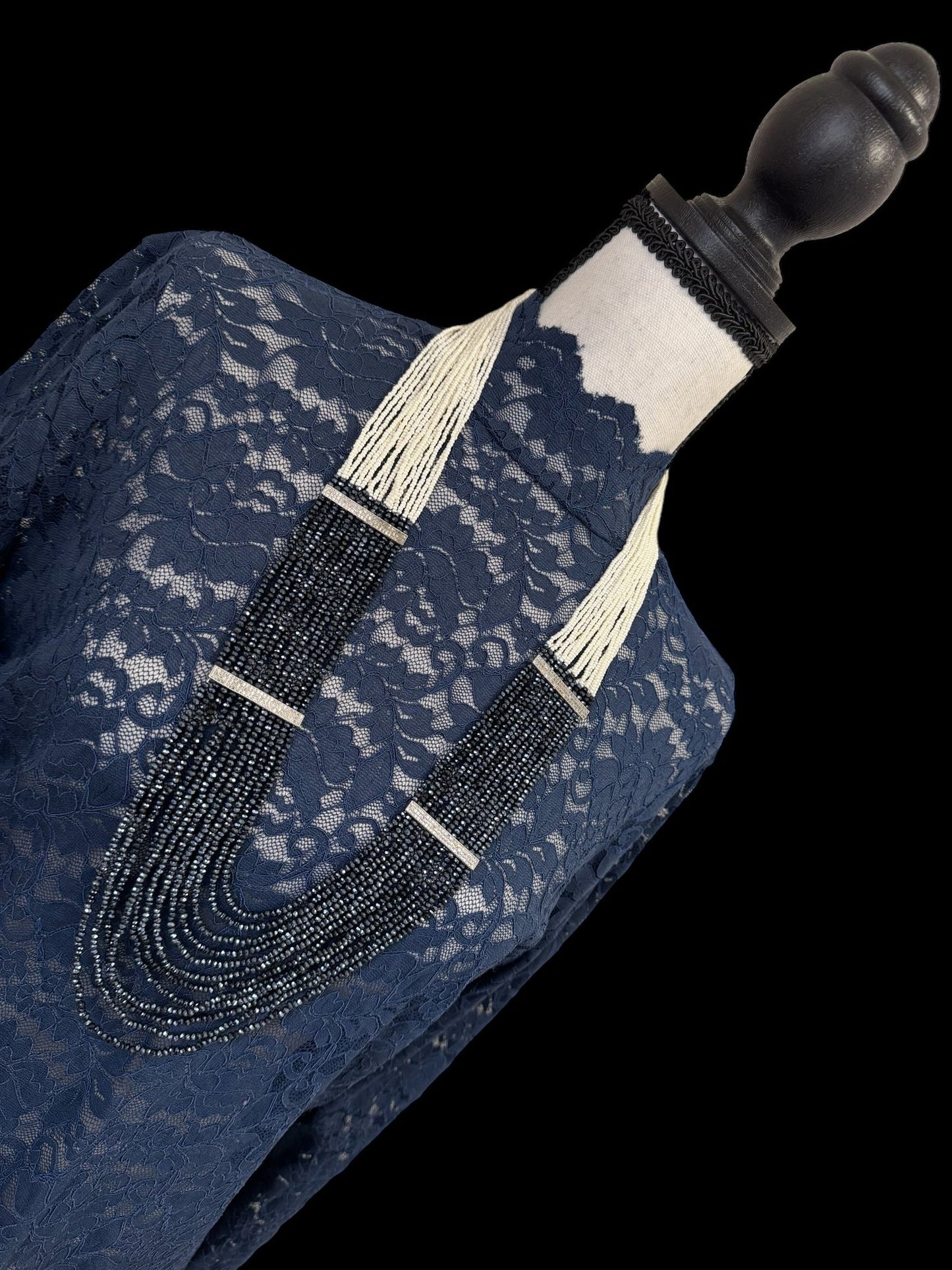 Necklace Crystal Layered with Tiny Pearls and Zircon Strip White / Navy